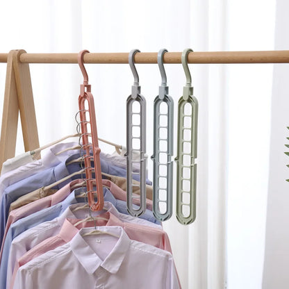 August: Magic Multi-Support Hangers