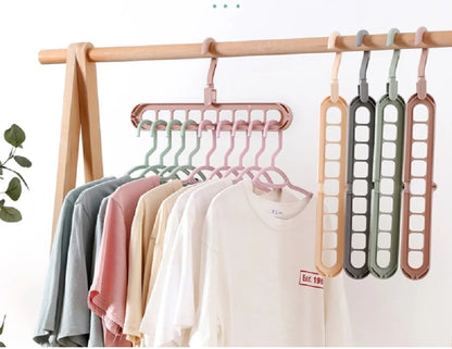 August: Magic Multi-Support Hangers